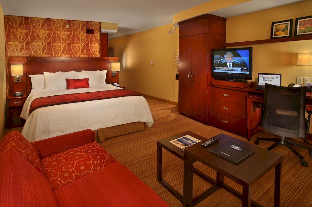Courtyard By Marriott Stuart Hotel Екстериор снимка