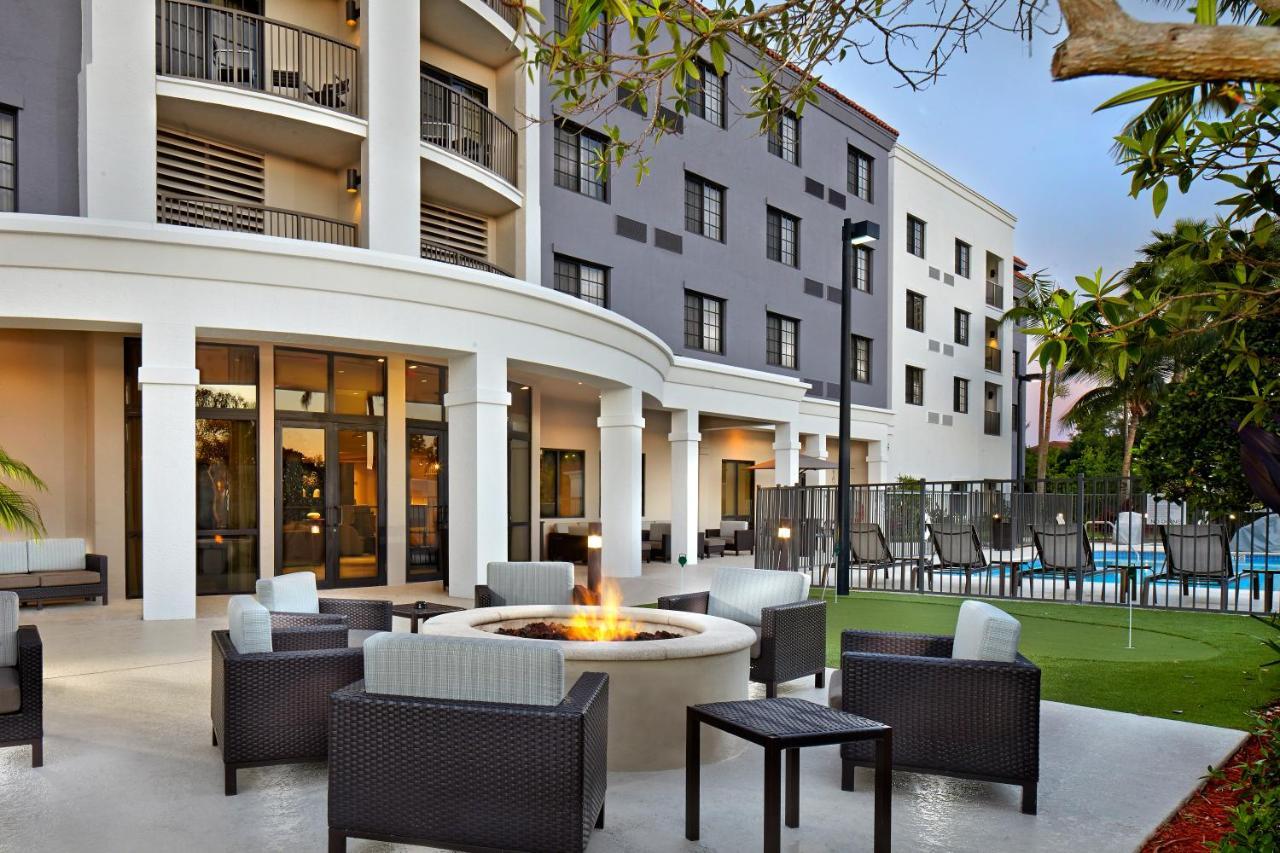 Courtyard By Marriott Stuart Hotel Екстериор снимка