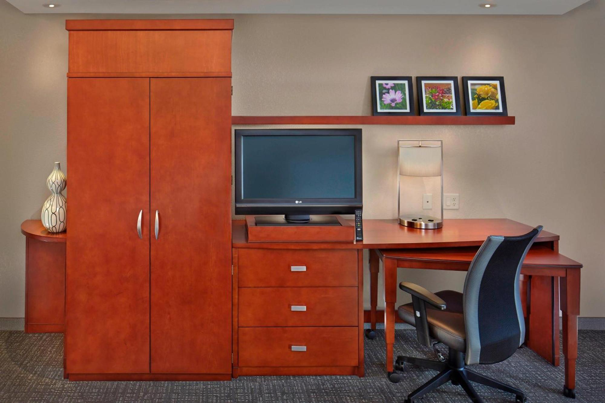 Courtyard By Marriott Stuart Hotel Екстериор снимка