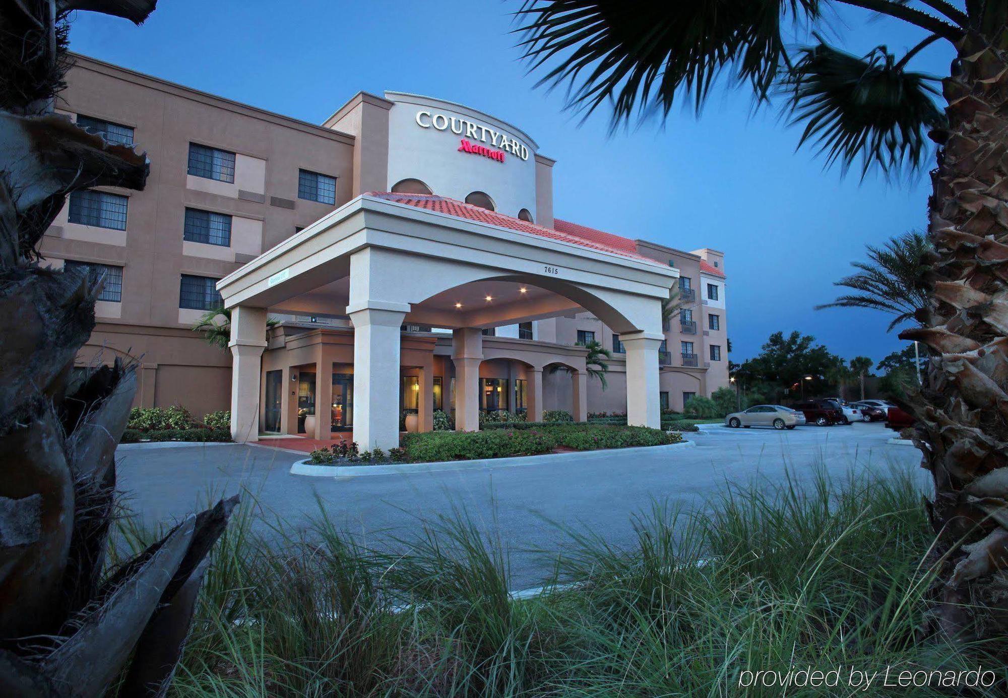 Courtyard By Marriott Stuart Hotel Екстериор снимка