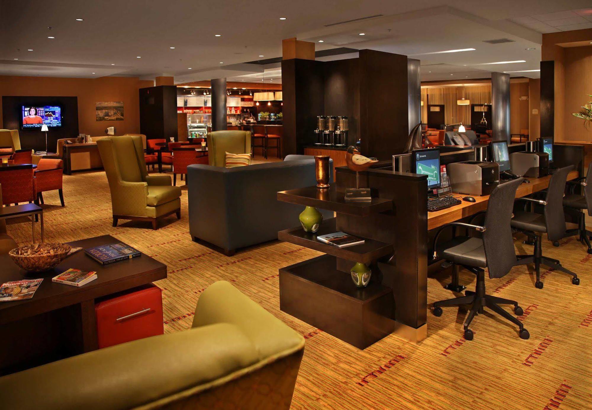 Courtyard By Marriott Stuart Hotel Екстериор снимка