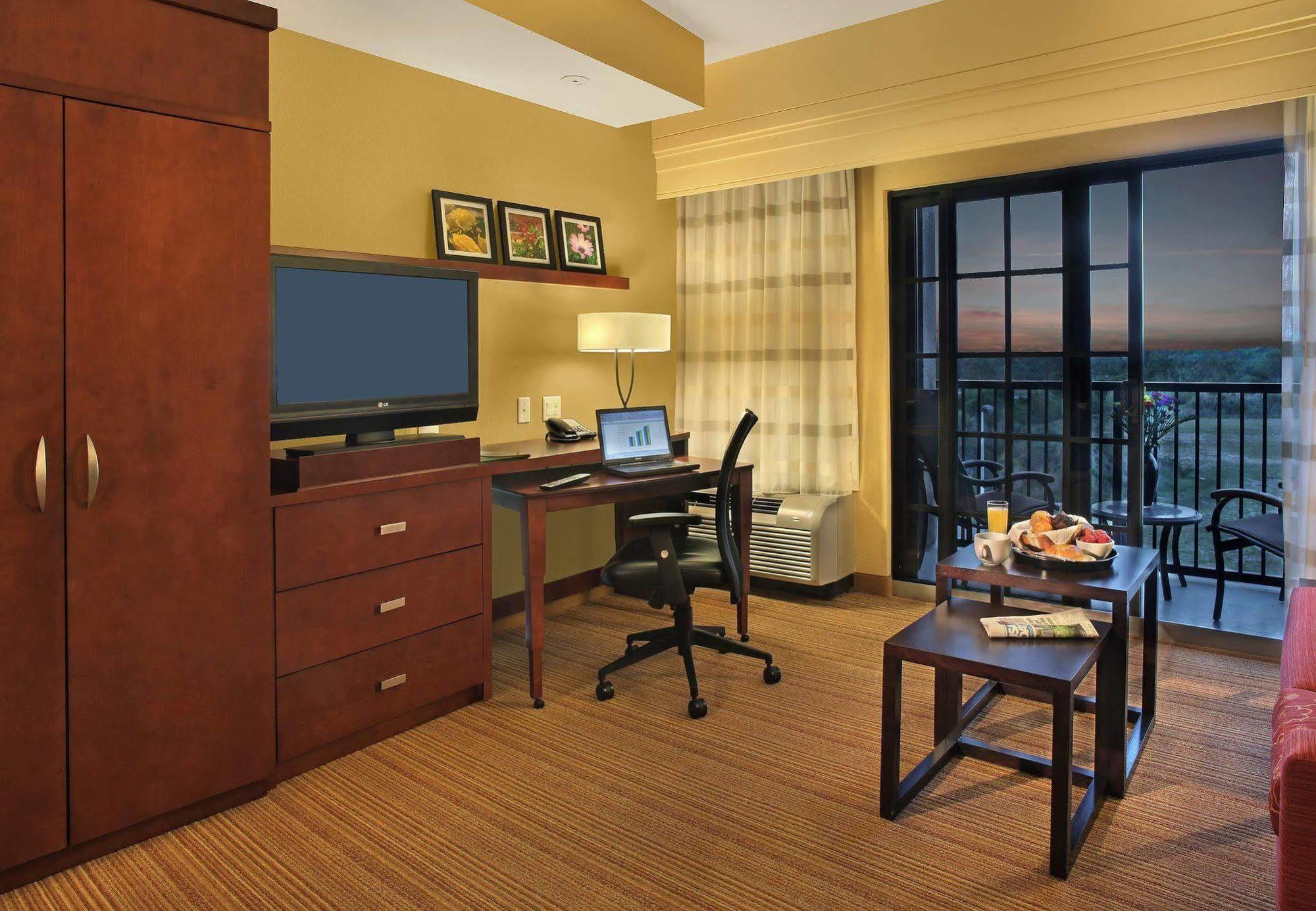 Courtyard By Marriott Stuart Hotel Екстериор снимка